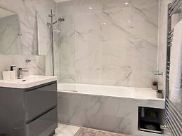 Contemporary 2 bed House With Parking