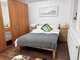 Contemporary 2 bed House With Parking