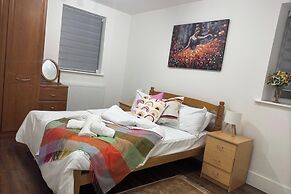 Contemporary 2 bed House With Parking