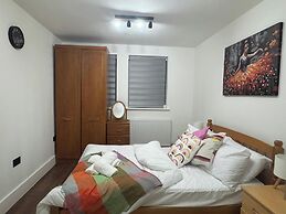 Contemporary 2 bed House With Parking