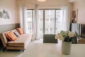 Room-spacious Barkada Gathering
