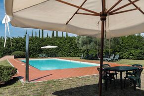 Country Villa In Tuscan Hills