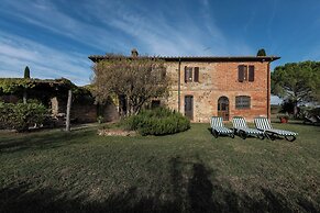 Country Villa In Tuscan Hills
