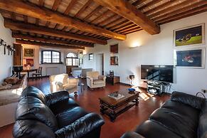 Country Villa In Tuscan Hills