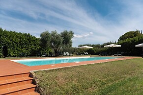 Country Villa In Tuscan Hills