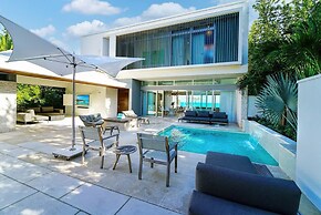 Luxurious Oceanfront Villa Infinity Pool Plunge