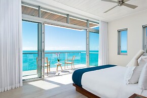 Luxurious Oceanfront Villa Infinity Pool Plunge
