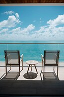 Private Oceanfront Luxury Infinity Pool Slide