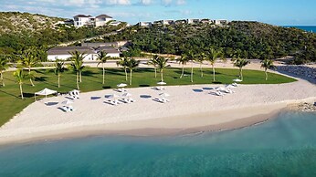 Luxurious Oceanfront Villa Infinity Pool Views