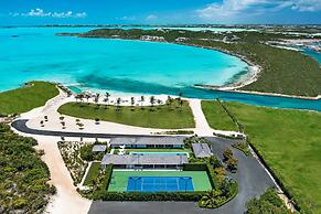 Luxurious Oceanfront Villa Infinity Pool Views