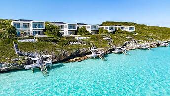 Luxurious Oceanfront Villa Infinity Pool Views
