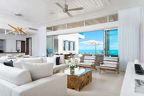 Oceanfront Luxury Villa Infinity Plunge Pools