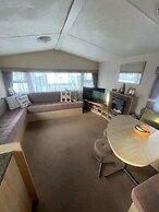 3 Bed Caravan - Sleeps 8 - Pets - Parking - Wifi