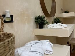 Holbox Midtown Suites