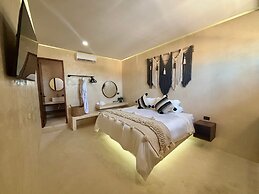 Holbox Midtown Suites