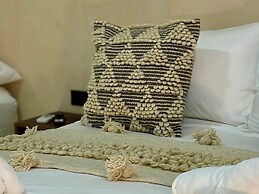 Holbox Midtown Suites