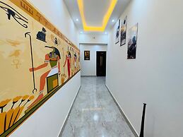 Phoenix Pyramids View Inn