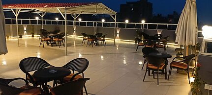 Phoenix Pyramids View Inn