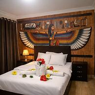 Phoenix Pyramids View Inn