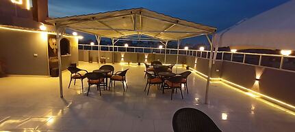 Phoenix Pyramids View Inn