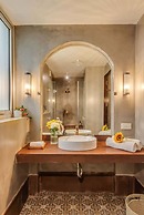 Stylish 2BR With Pool Near Candolim and Coco Beach