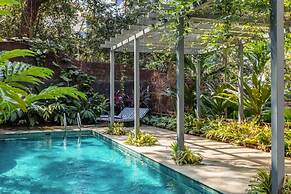 Stylish 2BR With Pool Near Candolim and Coco Beach