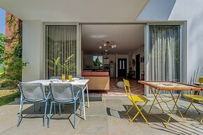 Stylish 2BR With Pool Near Candolim and Coco Beach