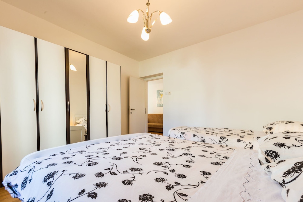 Lovely Leisure Apartments With Pool