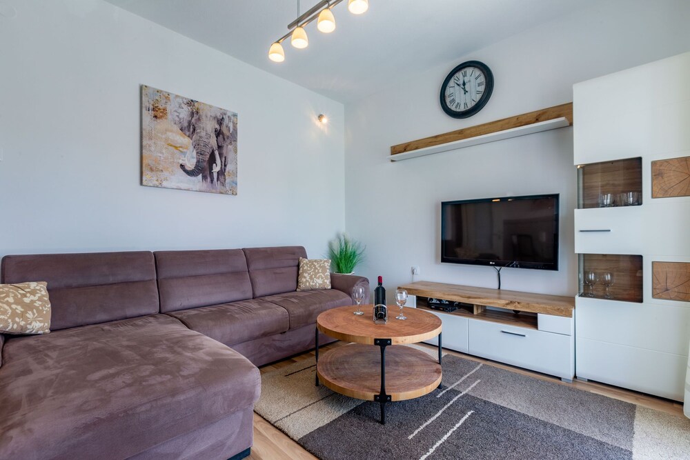 Lovely Leisure Apartments With Pool