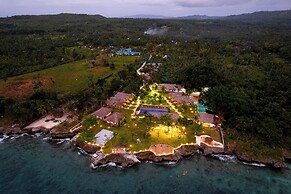 Casa Verde Cliff Resort and Spa