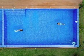 Casa Verde Cliff Resort and Spa