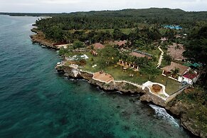 Casa Verde Cliff Resort and Spa