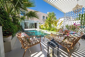 Luxury Short Term Stay 2BHK plus Maids - RANCHES
