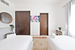 Luxury Short Term Stay 2BHK plus Maids - RANCHES