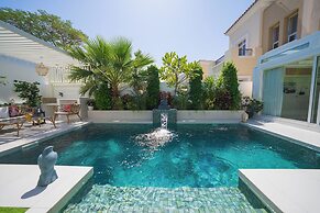 Luxury Short Term Stay 2BHK plus Maids - RANCHES