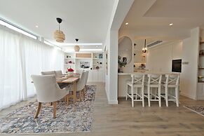 Luxury Short Term Stay 2BHK plus Maids - RANCHES