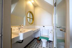 Poshtel Haven