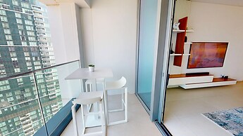 2BR Beachfront Apt w Ain Dubai Views at JBR