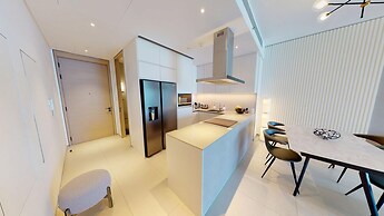 2BR Beachfront Apt w Ain Dubai Views at JBR