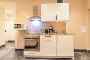 4BR Apt. for Groups 6-Min to Stadthalle