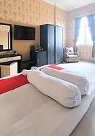 Esther Hotel