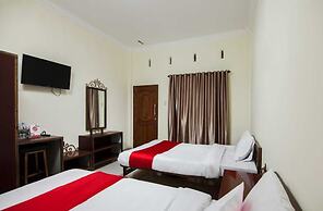 Esther Hotel