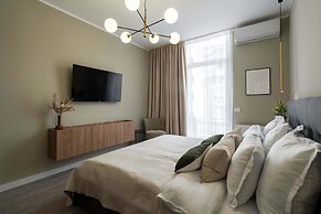 Elegant & Bright 2BR - Steps From Old Town