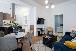 Elegant & Bright 2BR - Steps From Old Town