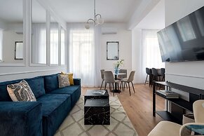 Elegant & Bright 2BR - Steps From Old Town