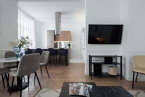 Elegant & Bright 2BR - Steps From Old Town