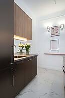 Elegant & Bright 2BR - Steps From Old Town