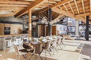Chalet Black Squirrel