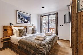 Chalet Black Squirrel