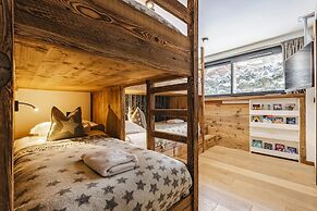 Chalet Black Squirrel